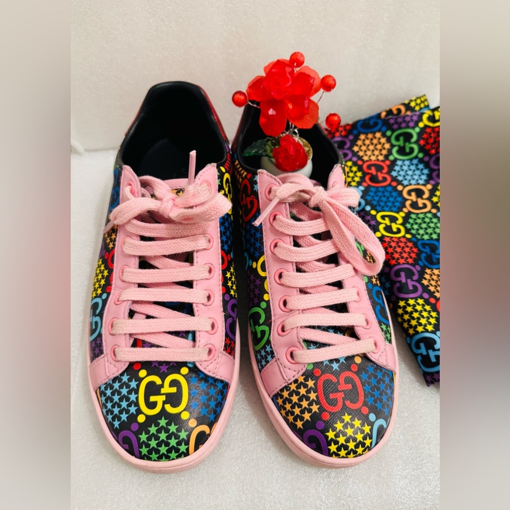 Gucci Pink Sneakers with Psychedelic Print Size 36